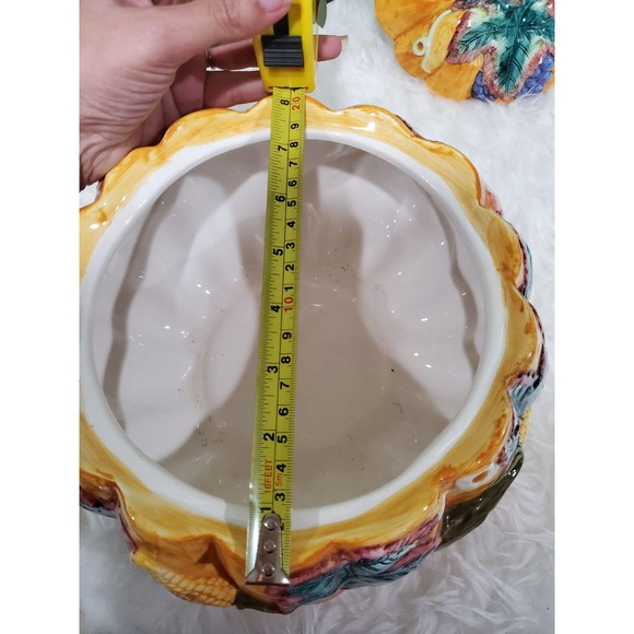 Vintage ceramic serving bowl with lid - Picture 5 of 9